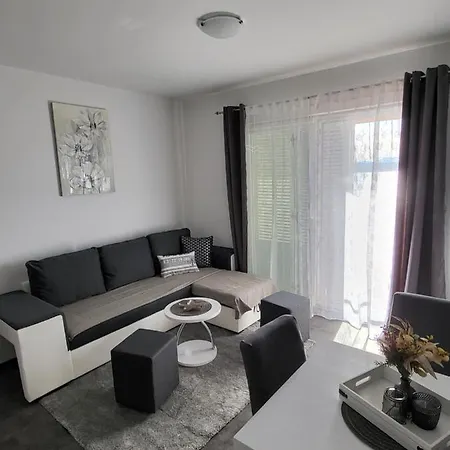Apartmani Andiks Dramalj Exterior photo